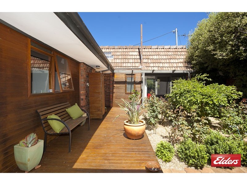 6 Smith Street, Weetangera ACT 2614