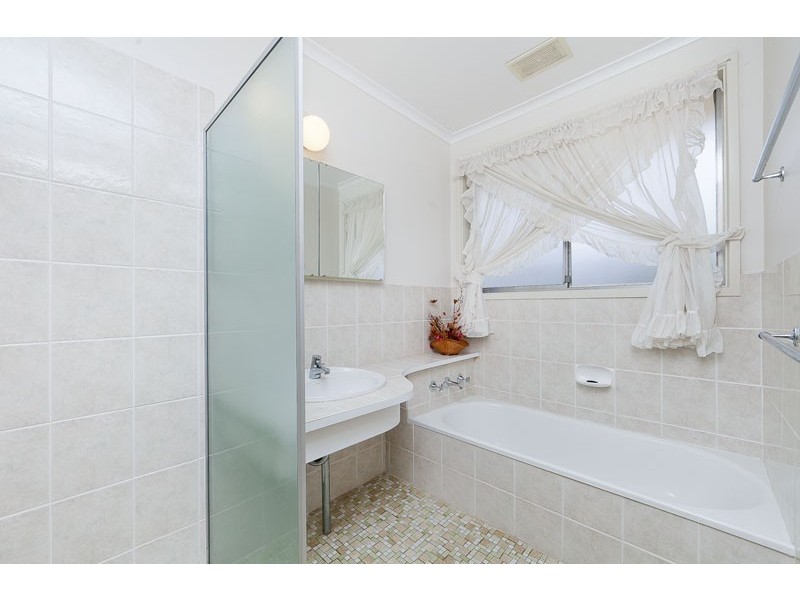 15 Mirning Crescent, Aranda ACT 2614