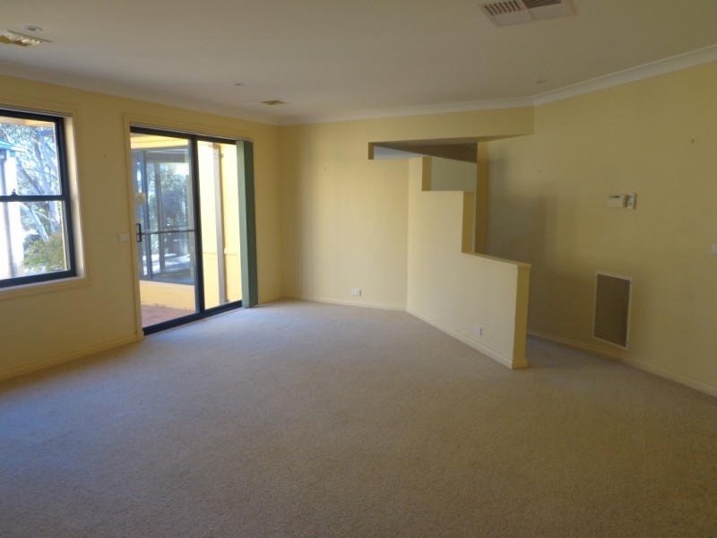 44 Amagula Avenue, Ngunnawal ACT 2913