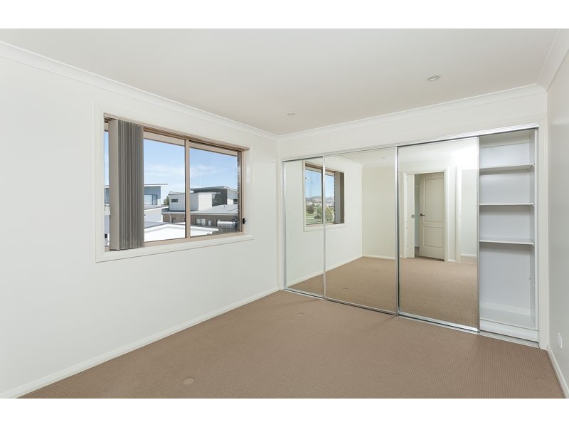 2/30 Kylie Tennant Street, Franklin ACT 2913
