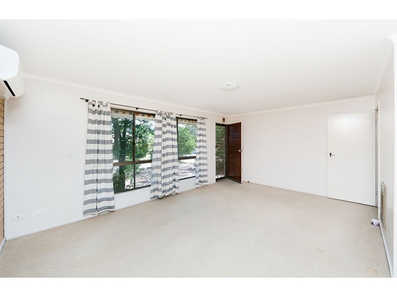 11 Inglis Place, Latham ACT 2615