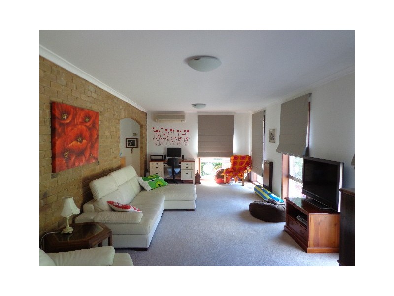 11 Gibbes Place, Weetangera ACT 2614