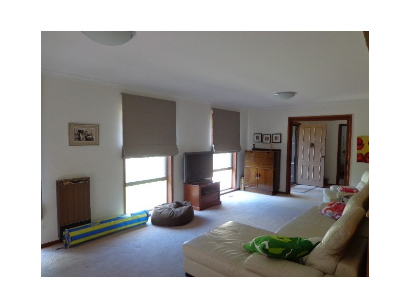 11 Gibbes Place, Weetangera ACT 2614