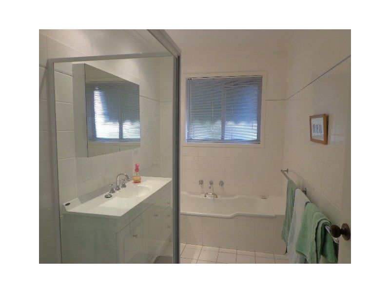 11 Gibbes Place, Weetangera ACT 2614