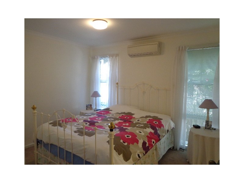 11 Gibbes Place, Weetangera ACT 2614