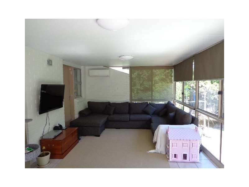 11 Gibbes Place, Weetangera ACT 2614