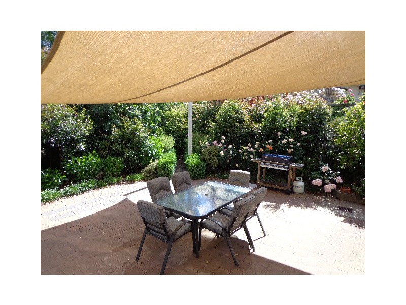 11 Gibbes Place, Weetangera ACT 2614