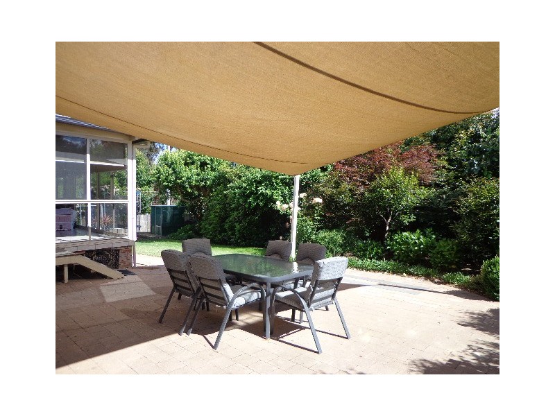 11 Gibbes Place, Weetangera ACT 2614