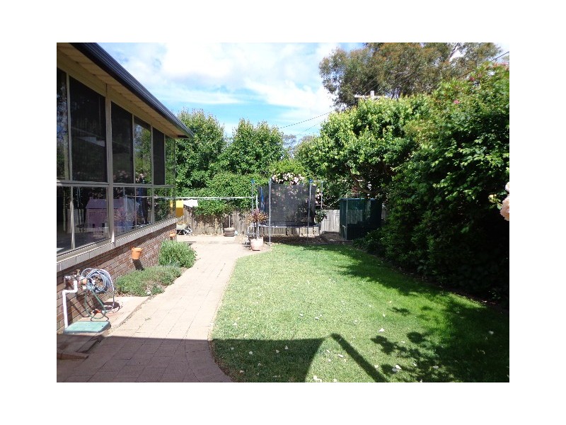 11 Gibbes Place, Weetangera ACT 2614