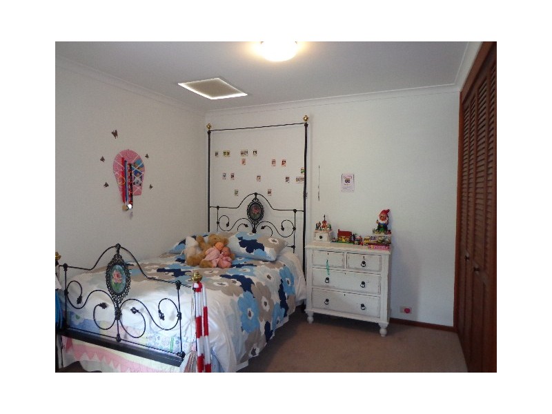 11 Gibbes Place, Weetangera ACT 2614