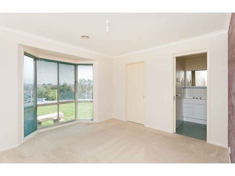 4 Grove Place, Dunlop ACT 2615