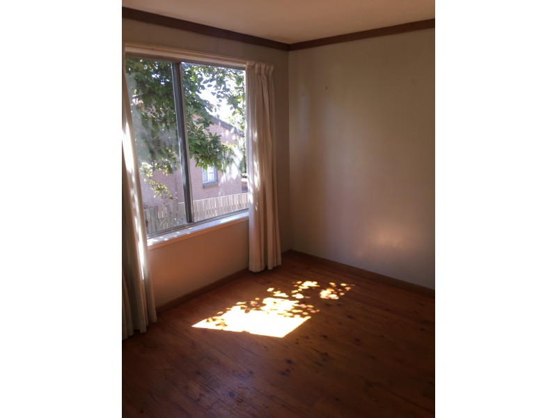 12 Roberts Street, Macquarie ACT 2614