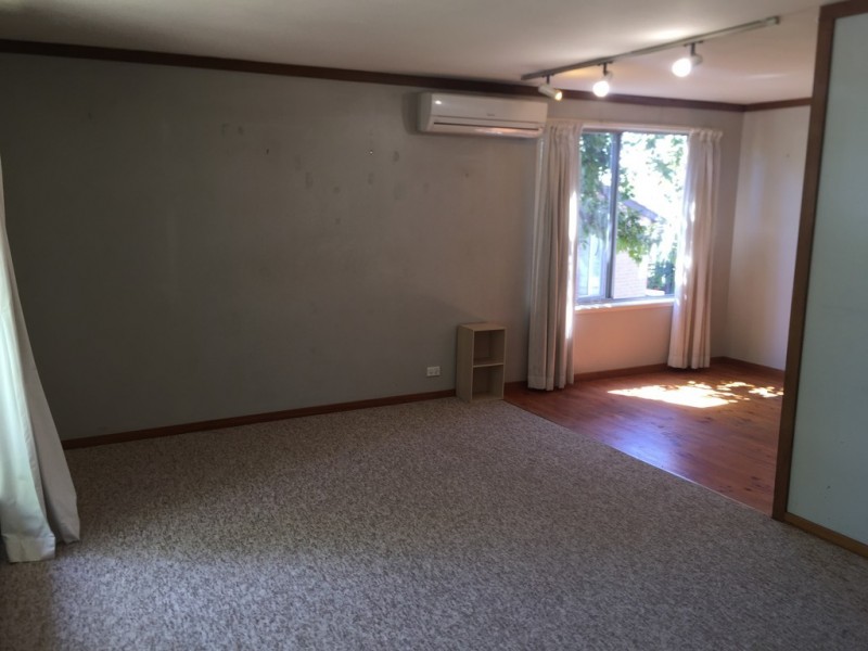 12 Roberts Street, Macquarie ACT 2614