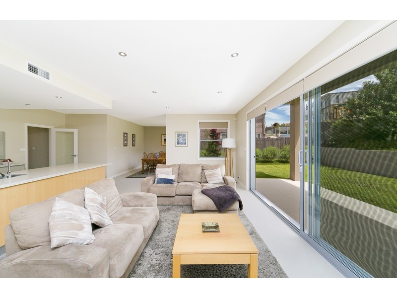 27 Quinane Avenue, Forde ACT 2914