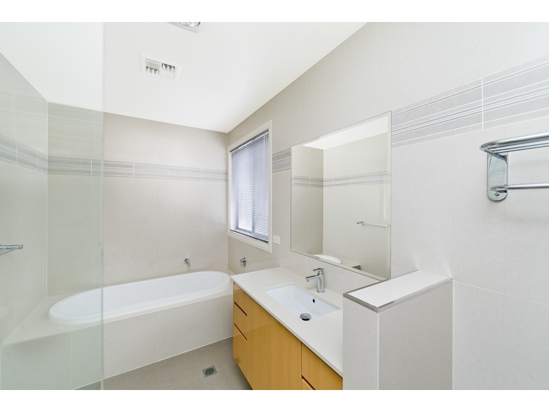 27 Quinane Avenue, Forde ACT 2914