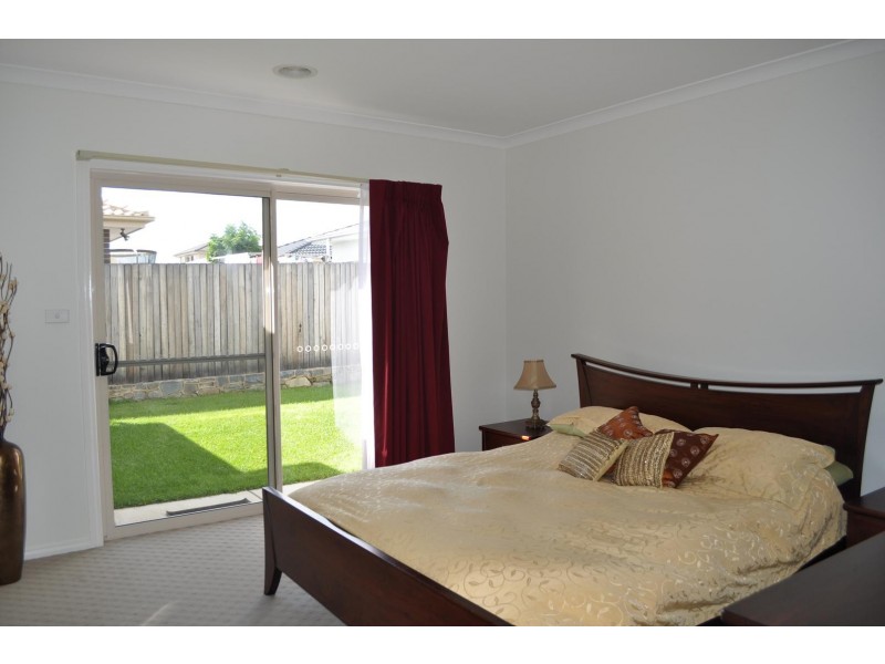 6 Joan Long Street, Franklin ACT 2913