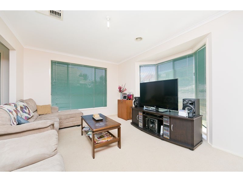 4 Grove Place, Dunlop ACT 2615