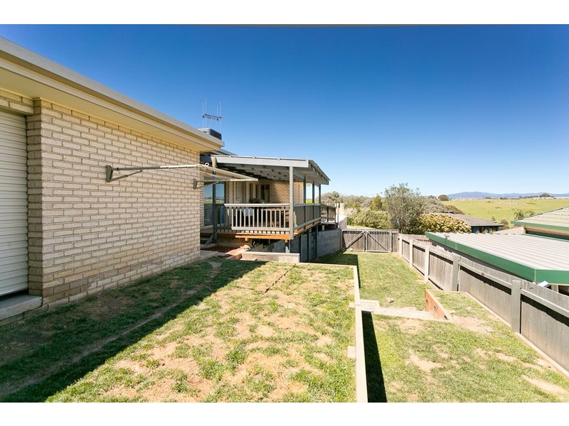 4 Grove Place, Dunlop ACT 2615