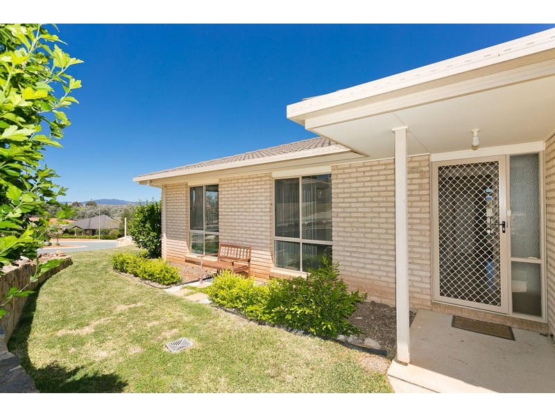 4 Grove Place, Dunlop ACT 2615
