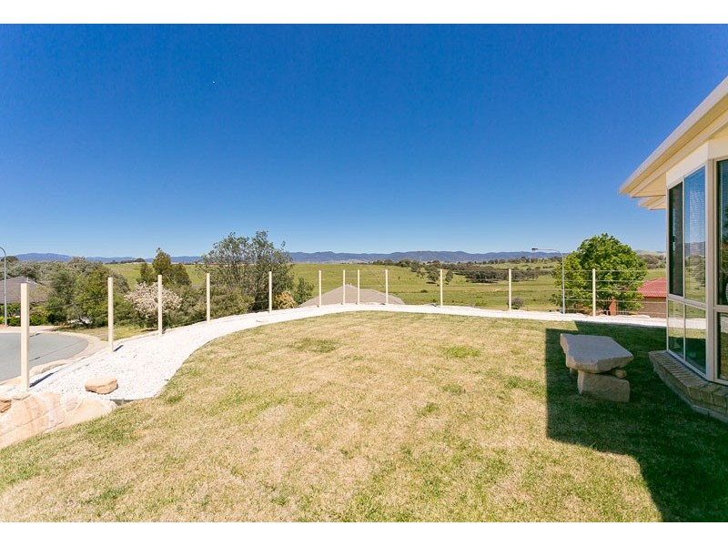 4 Grove Place, Dunlop ACT 2615