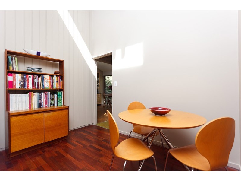 16 Oakes Street, Cook ACT 2614