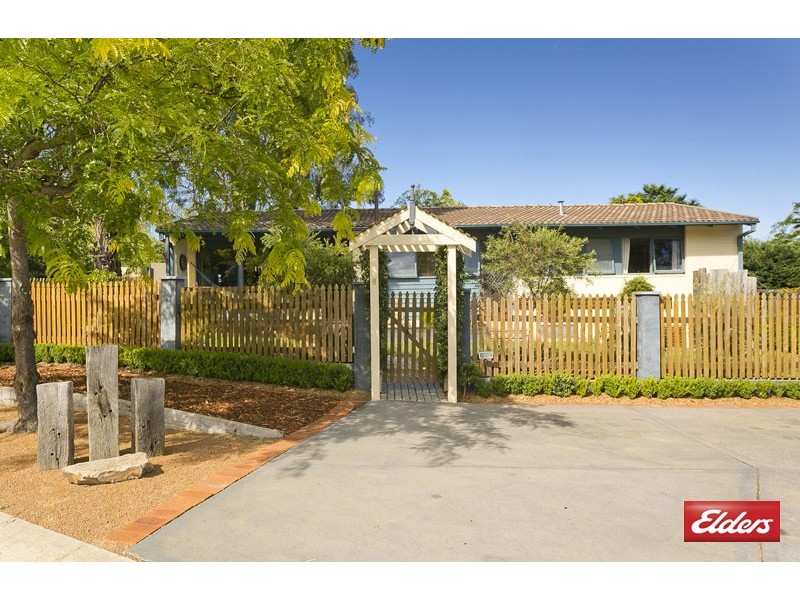 8 Dangar Place, Charnwood ACT 2615