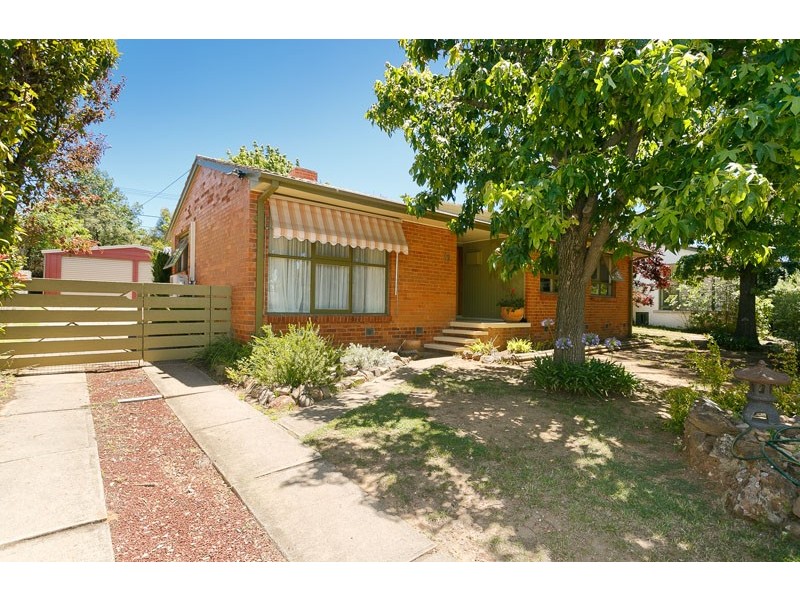 17 Macalister Crescent, Curtin ACT 2605