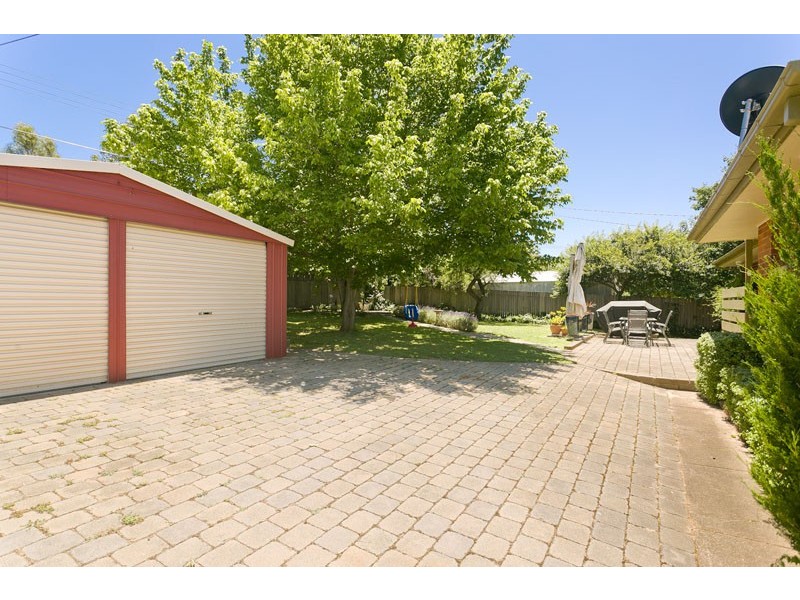 17 Macalister Crescent, Curtin ACT 2605