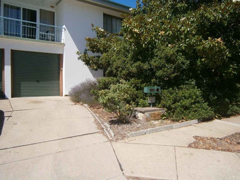 2/1 Henry Street, Cook ACT 2614