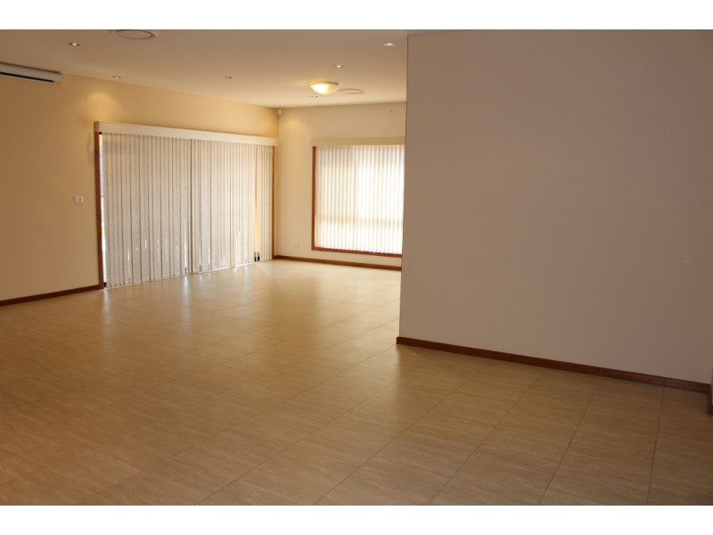 25 Ruth Bedford Street, Franklin ACT 2913