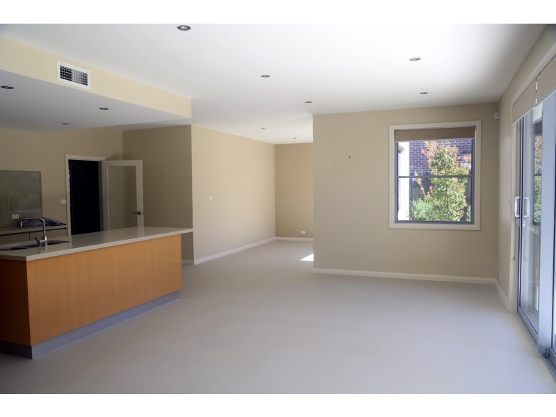 27 Quinane Avenue, Forde ACT 2914
