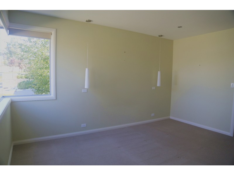 27 Quinane Avenue, Forde ACT 2914