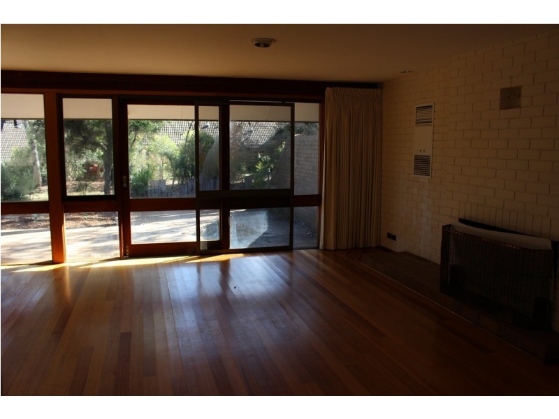 77 Wybalena Grove, Cook ACT 2614