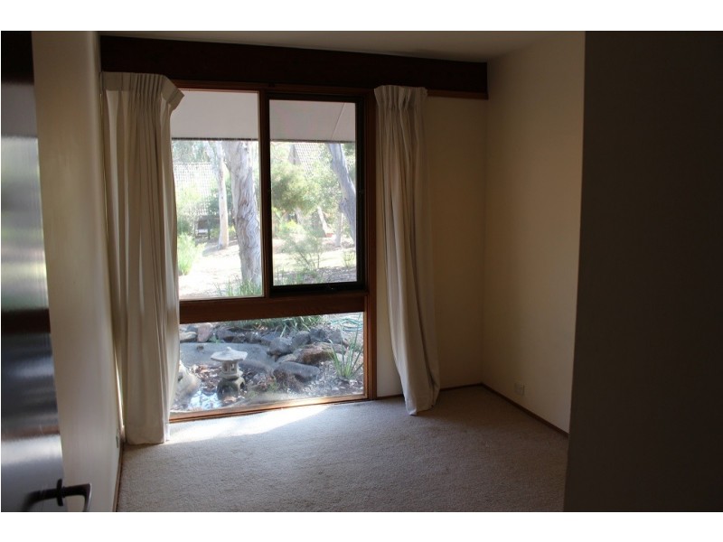 77 Wybalena Grove, Cook ACT 2614