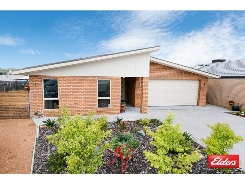 8 Boelke Place, Macgregor ACT 2615