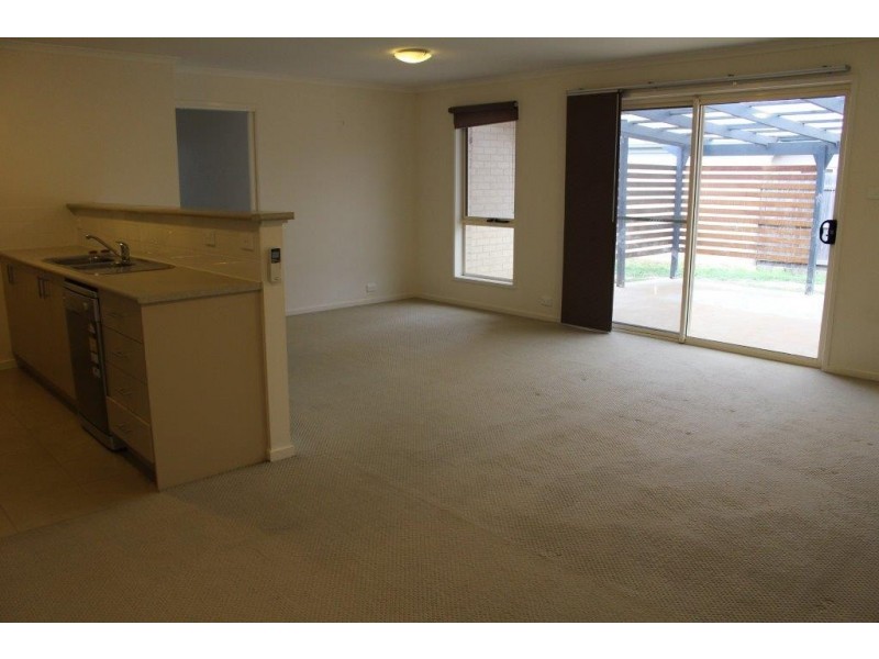 52 Dagmar Berne Street, Macgregor ACT 2615