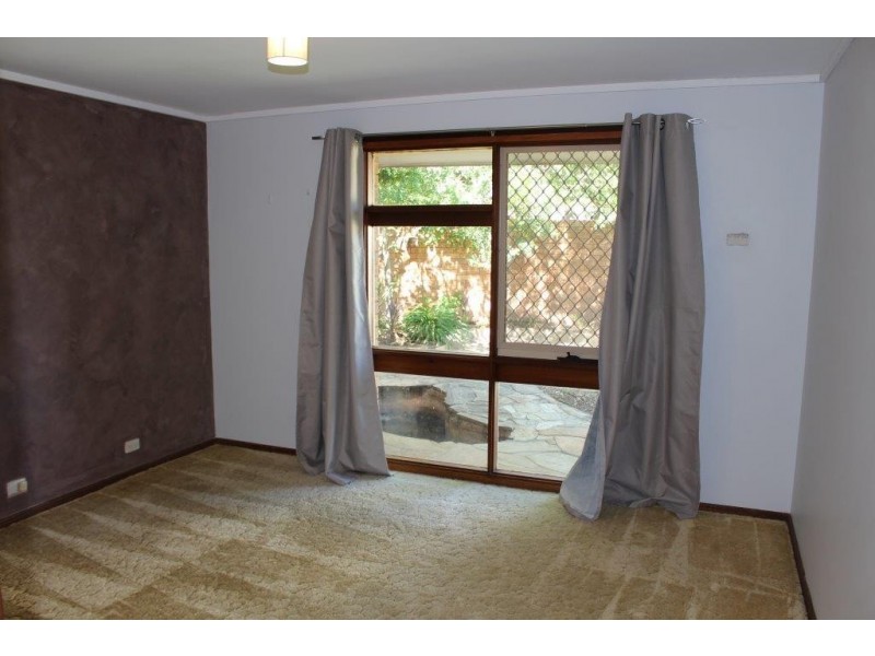 14 Kumm Place, Cook ACT 2614