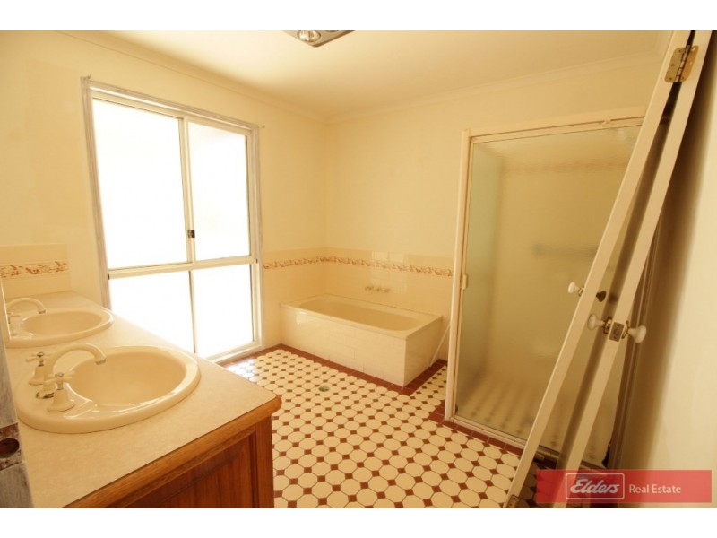 27 KINGFISHER COURT, Regency Downs QLD 4341