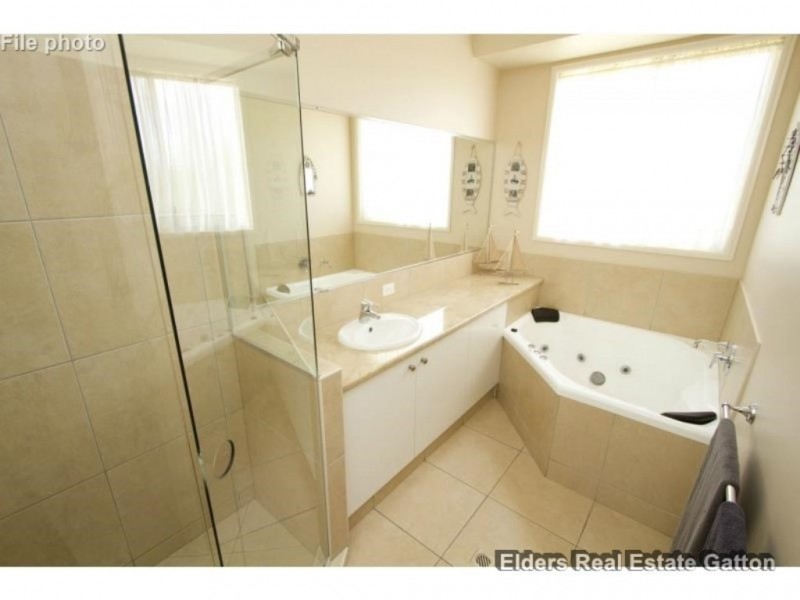 3 Benjamin Court, Regency Downs QLD 4341