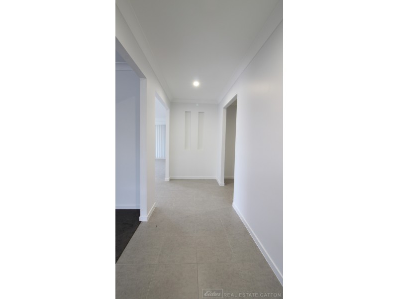 11 Brolga Way, Adare QLD 4343