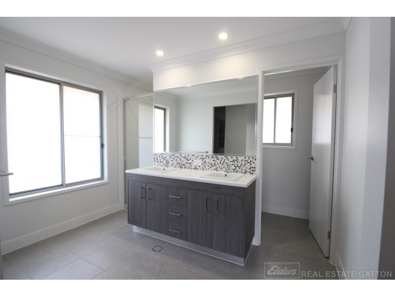 11 Brolga Way, Adare QLD 4343