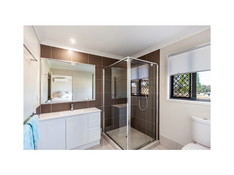 21 Arlington Way, Kensington Grove QLD 4341