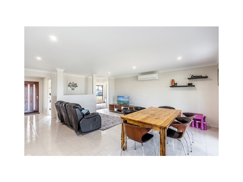 21 Arlington Way, Kensington Grove QLD 4341