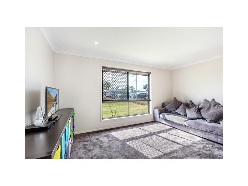 21 Arlington Way, Kensington Grove QLD 4341