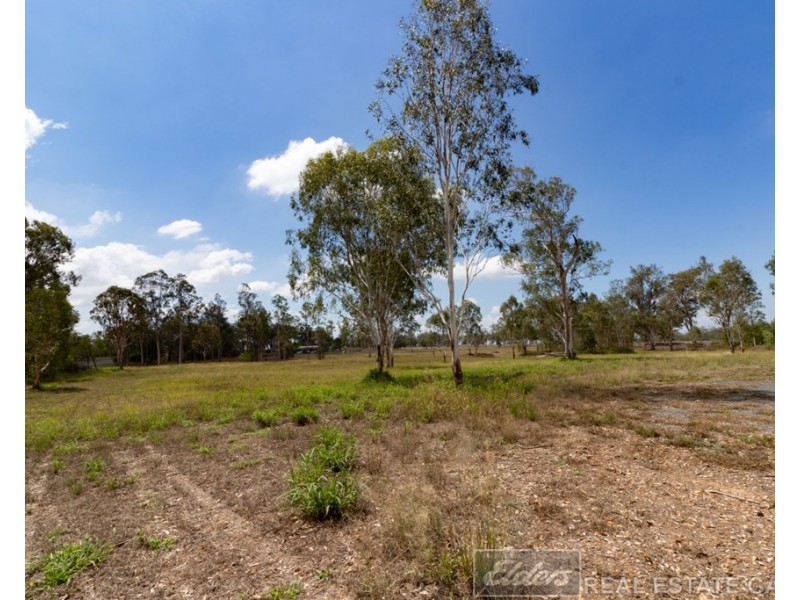 472 Gatton Esk Road, Lake Clarendon QLD 4343