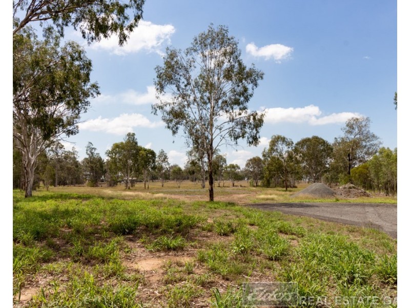 472 Gatton Esk Road, Lake Clarendon QLD 4343