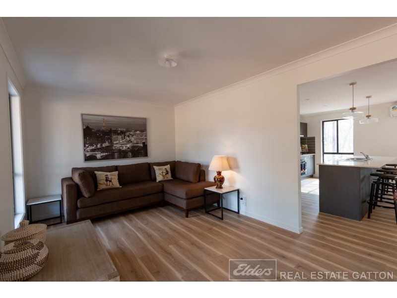 11 Royal Drive, Mount Hallen QLD 4312