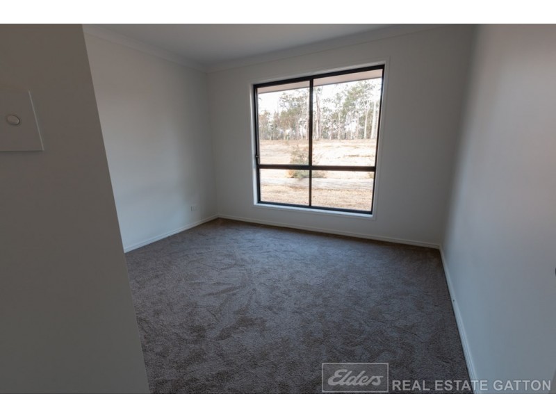 11 Royal Drive, Mount Hallen QLD 4312