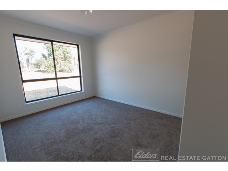 11 Royal Drive, Mount Hallen QLD 4312