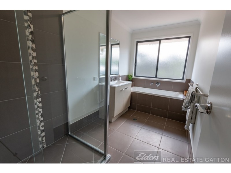 11 Royal Drive, Mount Hallen QLD 4312